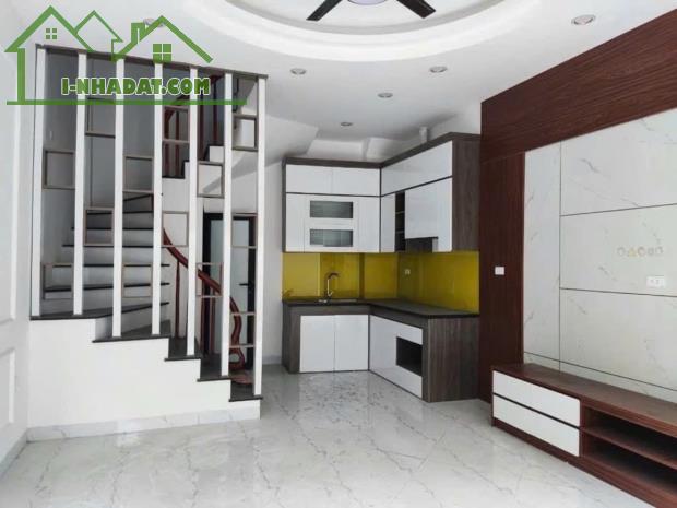 Nhà mới 36m2 x 5 tầng 204 CỔ LINH- ĐỐI DIỆN AEON LONG BIÊN- GẦN CẦU VĨNH TUY., oto 20m