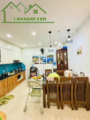 Bán Gấp Nhà Cầu Giấy 40m2 – 5 Tầng - Mặt tiền 4.5m – Giá chỉ 8 tỷ