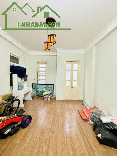Bán Gấp Nhà Cầu Giấy 40m2 – 5 Tầng - Mặt tiền 4.5m – Giá chỉ 8 tỷ - 1