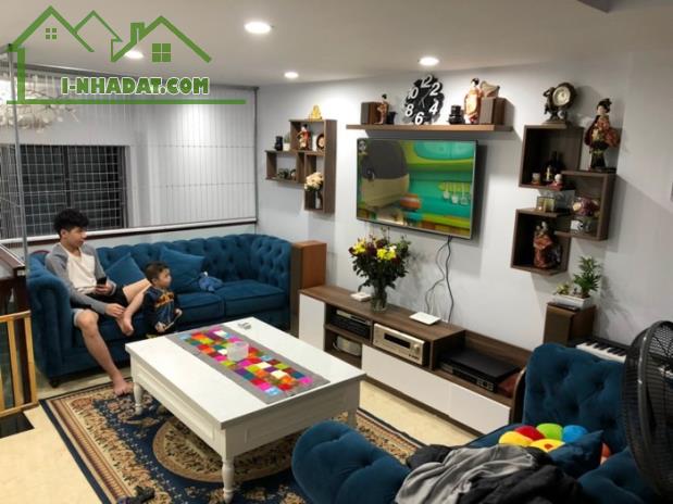 Bán nhà Phố Cổ Linh Long Biên, DT: 34m2, thiết kế đẹp, công năng sạch, giá chào 5 tỷ 800.