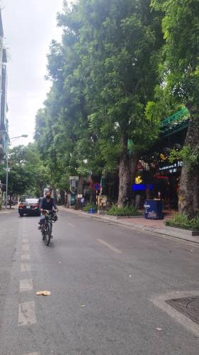 BÁN NHÀ MẶT PHỐ CHÂU LONG. BA ĐÌNH. 135M2 MT 7M GIÁ 48 TỶ- VỊ TRÍ ĐẮC ĐỊA- NGAY NGÃ 3 NGŨ - 2