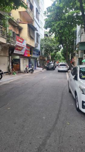 BÁN NHÀ MẶT PHỐ CHÂU LONG. BA ĐÌNH. 135M2 MT 7M GIÁ 48 TỶ- VỊ TRÍ ĐẮC ĐỊA- NGAY NGÃ 3 NGŨ - 3