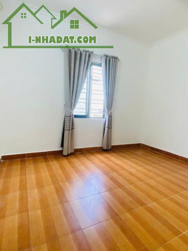 HOT NHẤT KHU VỰC ĐÔNG LA NHÀ 33M2X5 TẦNG Ô TÔ ĐỖ CỬA CHỈ 4,X TY - 4