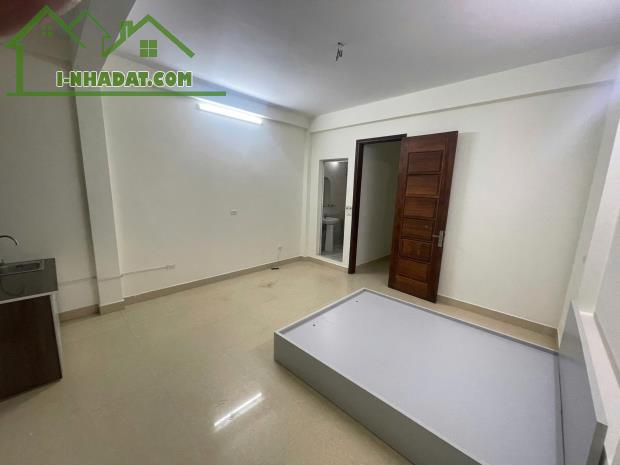 Cho thuê nhà nguyên căn ngõ 68 Cầu Giấy 35m x 5T, 4PKK giá 16 triệu, có ban công - 1