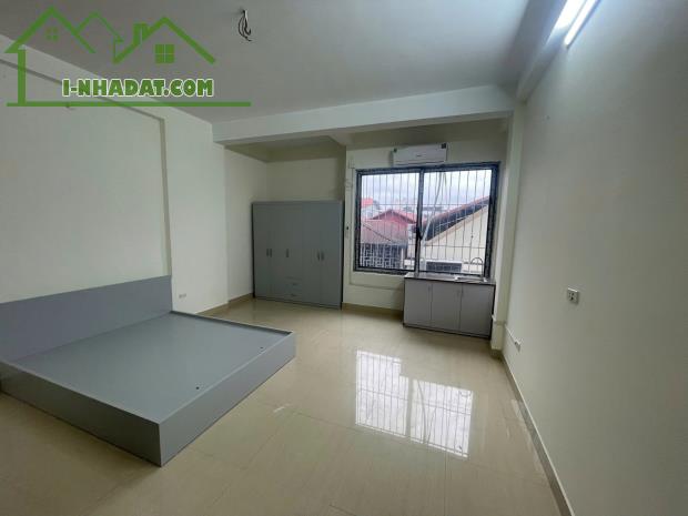 Cho thuê nhà nguyên căn ngõ 68 Cầu Giấy 35m x 5T, 4PKK giá 16 triệu, có ban công - 2