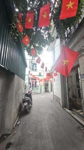 BÁN NHÀ HỮU HƯNG - TÂY MỖ - Ô TÔ CON ĐỖ CỬA – Ở NGAY -NGÕ 3.5M – MẶT TIỀN HƠN 5M – NHÀ DÂN