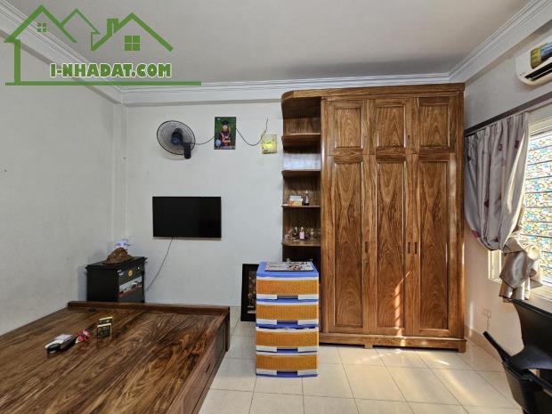 Bán nhà tự xây , kiên cố chắc chắn , siêu hiếm , 10m ra ô tô , gần chợ -Long Biên - 1