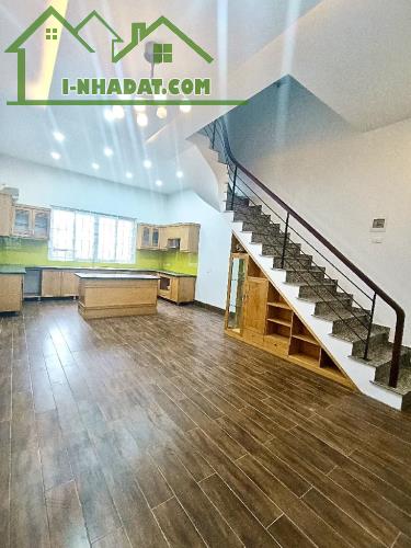 Bán nhà 2 thoáng Lạc Long Quân: 49m x 5 tầng, có sân thượng trồng rau - 1
