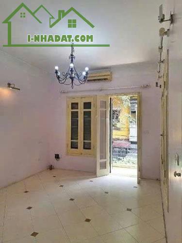 Cho thuê nhà nguyên căn ở Đê La Thành, Ba Đình 90m x 5T giá 25 triệu, ô tô đỗ cửa - 3