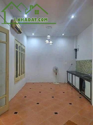 Cho thuê nhà nguyên căn ở Đê La Thành, Ba Đình 90m x 5T giá 25 triệu, ô tô đỗ cửa - 4