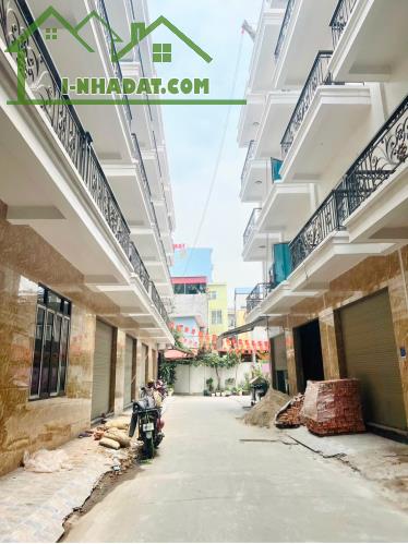Mrs Tâm Bán nhà thô 4 tầng đường ô tô đỗ cửa ngay VinCom Thượng Lý, Hồng Bàng, Hải Phòng