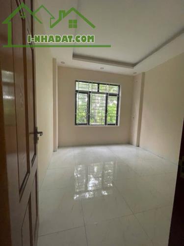 PHỐ XỐM - HÀNG XÓM ĐẠI HỌC ĐẠI NAM - NGÕ Ô TÔ 32M2 GIÁ CHỈ HƠN 5 TỶ - 5