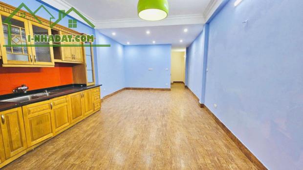 Ô TÔ VÀO NHÀ PHỐ TRỊNH ĐÌNH CỬU, ĐỊNH CÔNG, HM 50M 5T - 4