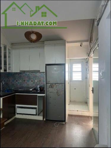 Cho thuê nhà ngõ ba gác 252 Minh Khai 2 tầng, 2 ngủ, 6 Triệu ở gđ, nhóm đi làm ngoan - 1