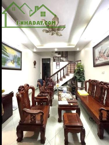BÁN NHÀ GẦN PHỐ NGUYỄN CHÍ THANH – ĐỐNG ĐA, PHÂN LÔ Ô TÔ ĐỖ CỬA, NHÀ 4 TẦNG ĐẸP Ở NGAY.