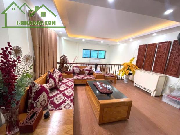 Bán nhà Tả Thanh Oai, ô tô đỗ cửa, lô góc, 35m, 5 tầng, nhà đẹp, giá tốt.
