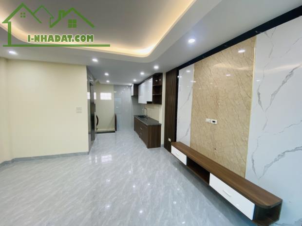 Bán nhà đẹp Phuc Đồng Lô Góc - -Oto tránh- Thang Máy-full Nội Thất- 9,5 tỷ (thương lượng)