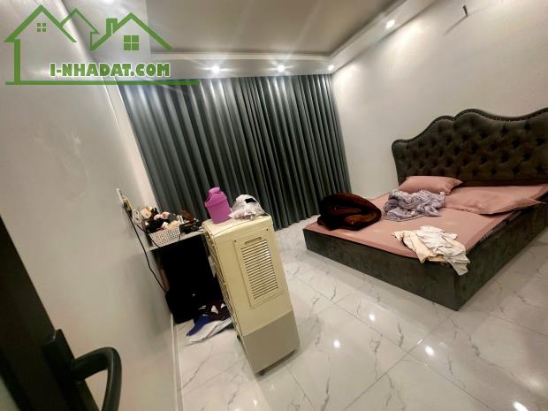Bán nhà 5 tầng sau nhà mặt ngõ phố Đông Khê - 3