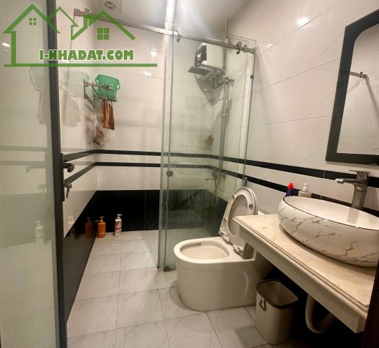 Bán nhà 5 tầng sau nhà mặt ngõ phố Đông Khê - 2
