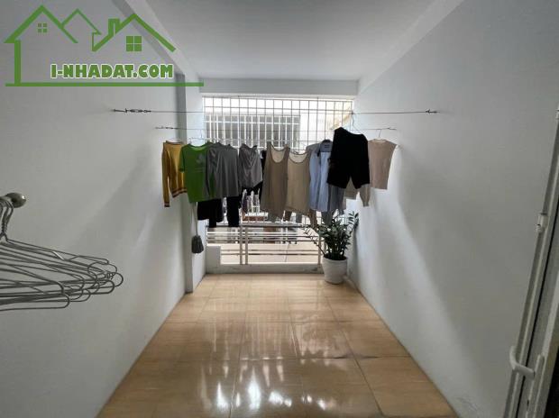 NHÀ ĐẸP - Ô TÔ ĐỖ CỔNG - GẦN TRUNG TÂM - GIAO THÔNG THUẬN TIỆN - TIỆN ÍCH NGẬP TRÀN