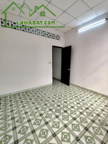 BÁN NHÀ MỚI  4.2 TỶ, HXH, 2 TẦNG, SÁT MẶT TIỀN, HOÀN CÔNG ĐỦ, NGAY TRƯỜNG CHINH,TÂN PHÚ