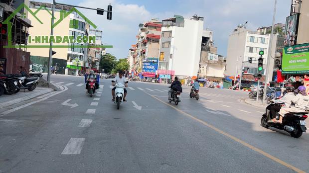 HƠN 8 TỶ, NHÀ NGỌC LÂM 40M, 4T, MT4M, Ô CHỜ THANG MÁY, CÁCH 20M RA SÂN XE 45 CHỖ QUAY ĐẦU.