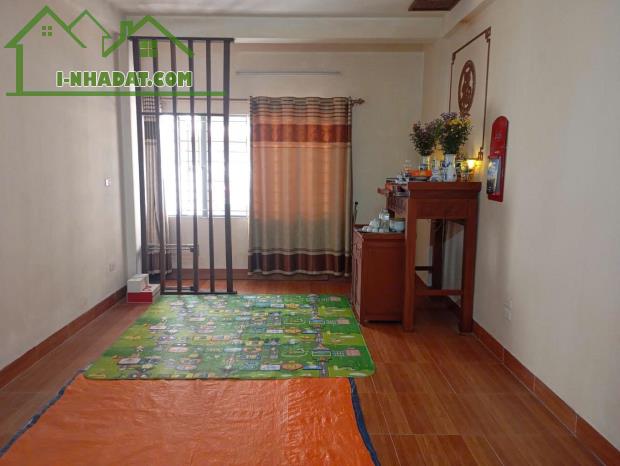 HƠN 8 TỶ, NHÀ NGUYỄN VĂN CỪ 40M, 4T, MT4M, Ô CHỜ THANG MÁY, 20M RA SÂN XE 45 CHỖ QUAY ĐẦU. - 1