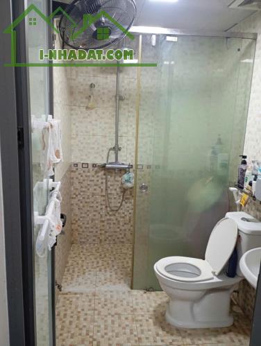 HƠN 8 TỶ, NHÀ NGUYỄN VĂN CỪ 40M, 4T, MT4M, Ô CHỜ THANG MÁY, 20M RA SÂN XE 45 CHỖ QUAY ĐẦU. - 2