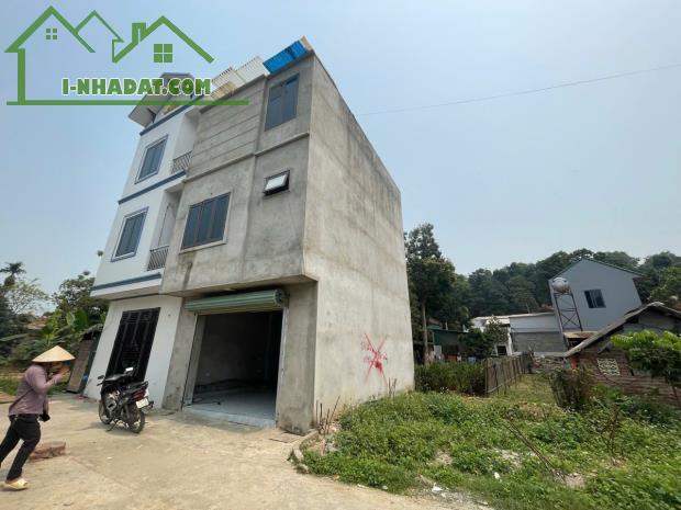 Hơn 2 tỷ có nhà ở ngay Tiên Phương- Chương Mỹ

Dt: 42,8m full thổ - 2