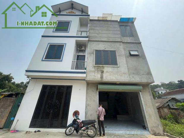 Hơn 2 tỷ có nhà ở ngay Tiên Phương- Chương Mỹ

Dt: 42,8m full thổ - 3