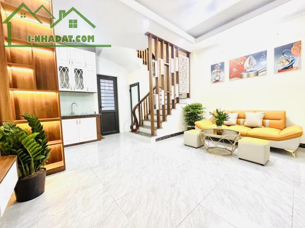 Bán nhà mới Vĩnh Hưng, Hoàng Mai – 5 tầng, 2 mặt ngõ thoáng, full nội thất – Giá 6.8 tỷ