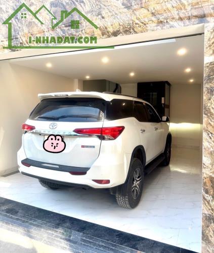 Nhà đẹp đơn lập phố Đàm Quang Trung, full nội thất,thang máy,ôtô 7 chỗ ngủ trong nhà,