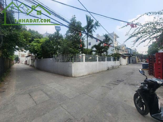 Mặt ngõ thông, gần phố, ô tô 7 chỗ vào nhà, khu dân trí cao, gần trường, chợ. - 2