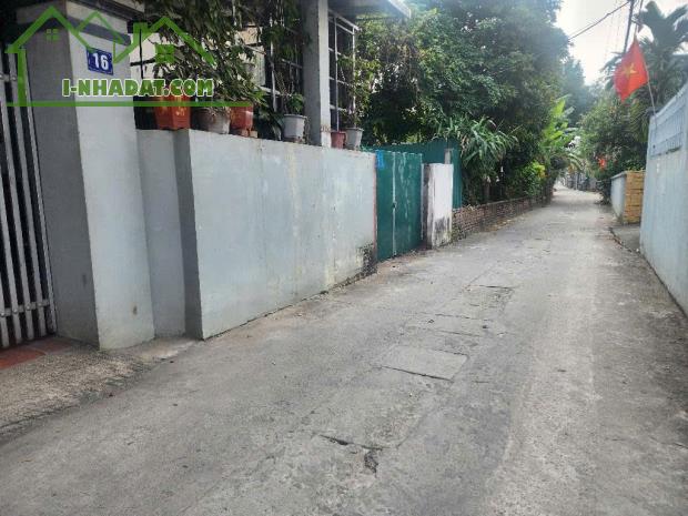 Mặt ngõ thông, gần phố, ô tô 7 chỗ vào nhà, khu dân trí cao, gần trường, chợ. - 3