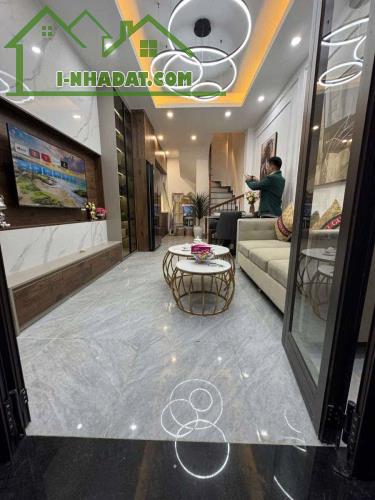 Bán nhà Hạ Đình, cách phố 40m, ngõ thông thoáng, mới, FULL nội thất, 33m*6T