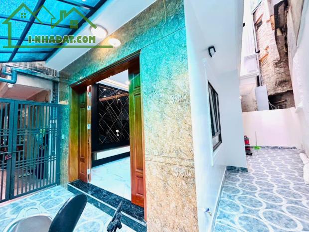 BÁN NHÀ TRẦN KHÁT CHÂN, SÂN CỔNG ĐỂ XE, 5 TẦNG DÂN XÂY, 65M2 GIÁ CHỈ 9,9 TỶ
