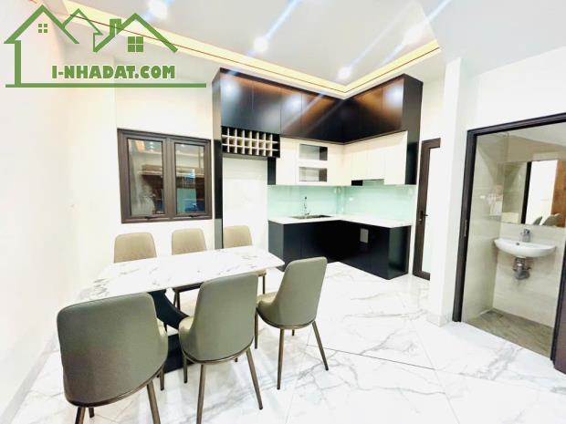 BÁN NHÀ TRẦN KHÁT CHÂN, SÂN CỔNG ĐỂ XE, 5 TẦNG DÂN XÂY, 65M2 GIÁ CHỈ 9,9 TỶ - 2