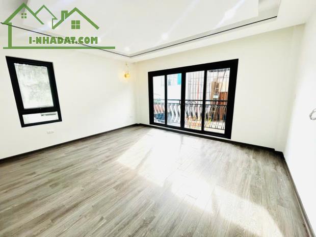BÁN NHÀ TRẦN KHÁT CHÂN, SÂN CỔNG ĐỂ XE, 5 TẦNG DÂN XÂY, 65M2 GIÁ CHỈ 9,9 TỶ - 3