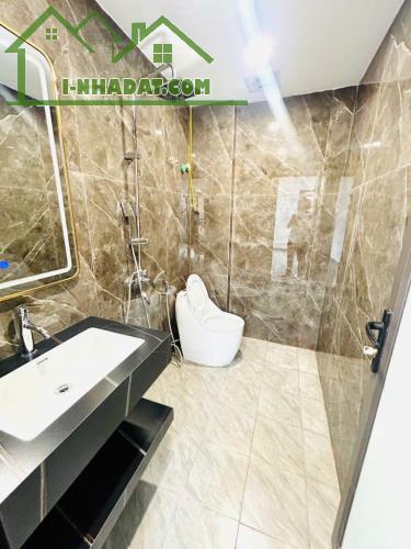 BÁN NHÀ TRẦN KHÁT CHÂN, SÂN CỔNG ĐỂ XE, 5 TẦNG DÂN XÂY, 65M2 GIÁ CHỈ 9,9 TỶ - 4