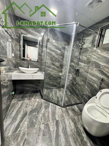 BÁN nhà 19.2 tỷ tại đường Hoàng Mai Hoàng Mai HN S: 50m2 x nhà 7 tầng x mặt tiền 4.2m - 4