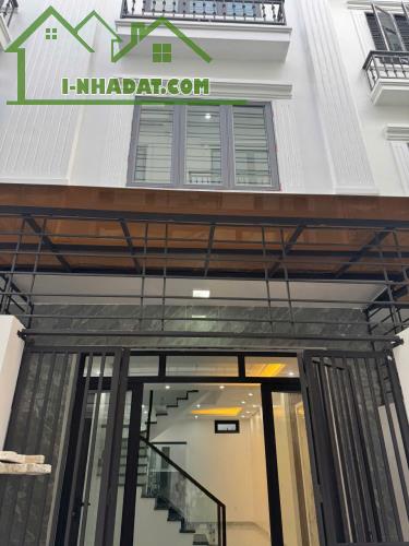 NHÀ 3 TẦNG - TRUNG TÂM ĐỒNG HOÀ - SÂN CỔNG RIÊNG - XÂY MỚI 100% - NGÕ Ô TÔ - BÌA HỒNG