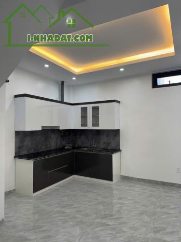 NHÀ 3 TẦNG - TRUNG TÂM ĐỒNG HOÀ - SÂN CỔNG RIÊNG - XÂY MỚI 100% - NGÕ Ô TÔ - BÌA HỒNG - 1