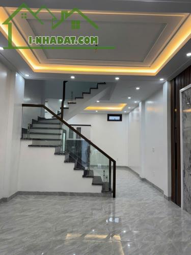 NHÀ 3 TẦNG - TRUNG TÂM ĐỒNG HOÀ - SÂN CỔNG RIÊNG - XÂY MỚI 100% - NGÕ Ô TÔ - BÌA HỒNG - 2