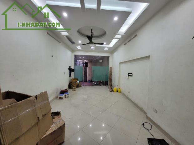 Trần Khát Chân- Nhà dân xây- Vị trí đẹp- Gần phố- Diện tích rộng- Mặt tiền 5m- 8 tỷ hơn
