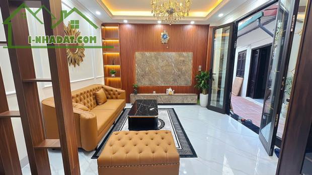 Bán Nhà đẹp bát khối DT 35M, MT 4M,ngõ thông,ô tô đỗ cửa. Nhỉnh 6 Tỷ + VỊ trí: Nhà nằm tại - 1