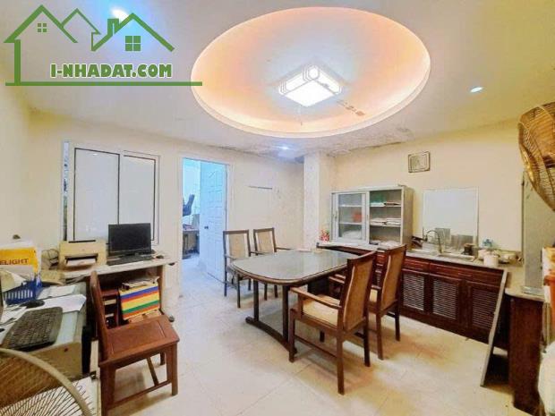 Bán nhà phân lô Đầm Trấu, Hai Bà Trưng 56m, 5T, MT 4.1m, vỉa hè, ô tô, KD, giá 24 tỷ. LH: - 1