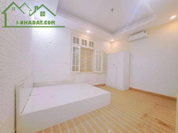 Bán nhà phân lô Đầm Trấu, Hai Bà Trưng 56m, 5T, MT 4.1m, vỉa hè, ô tô, KD, giá 24 tỷ. LH: - 2