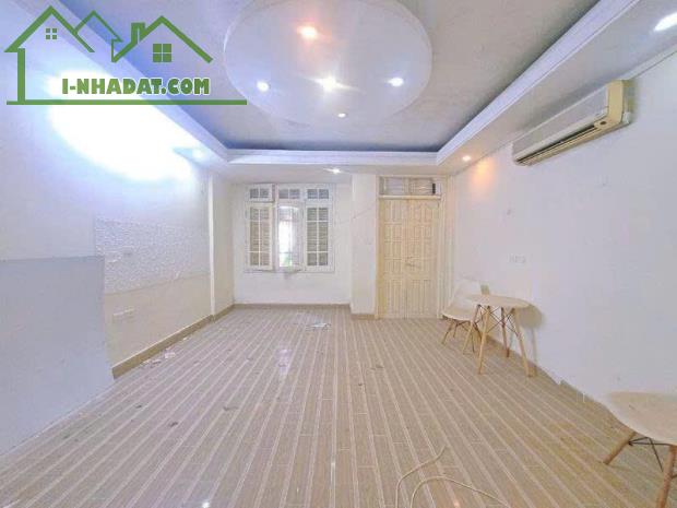 Bán nhà phân lô Đầm Trấu, Hai Bà Trưng 56m, 5T, MT 4.1m, vỉa hè, ô tô, KD, giá 24 tỷ. LH: - 3