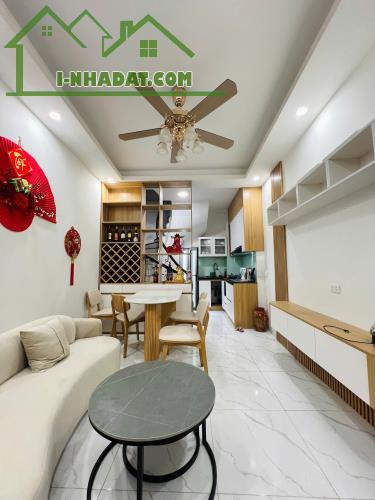 Giảm thêm 300 triệu-giá mới 5.8 tỷ-nhà mới 5 tầng 3 ngủ-Văn Miếu, Đống Đa - 2