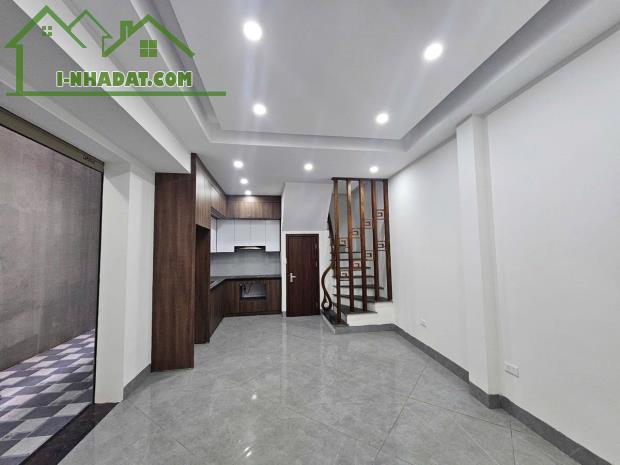 Bán Nhà 42m2 Tại Đàm Quang Trung Long Biên Mặt Tiền Rộng Vị Trí Kim Cương | 7,2 Tỷ